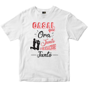 Camiseta Casal que ora junto permanece junto branca Rainha do Brasil